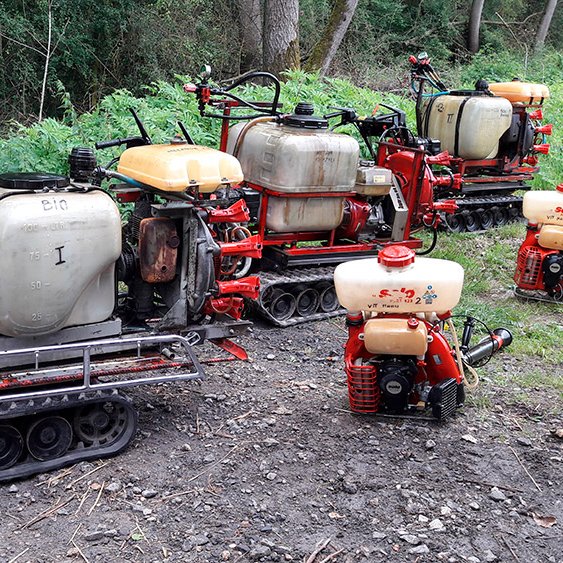 Chenillards et pulvérisateurs Chenillards et pulvérisateurs <small>© </small>